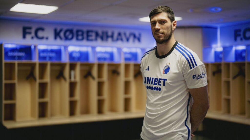 240130_mckenna-signing_01