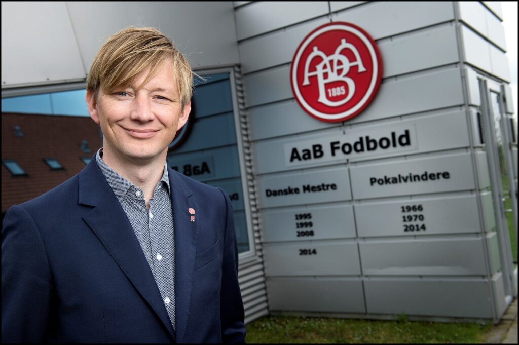 Udenlandske Stjerne transfers B nker Danske Superliga talenter