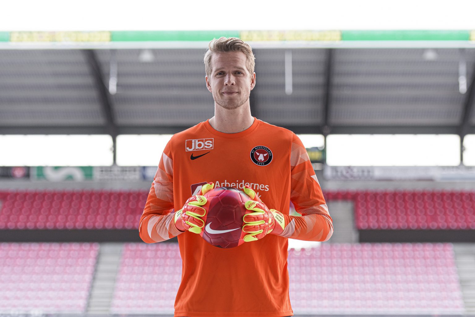 Jonas_Lossl_MCHArena_praesentation-1536x1024