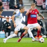 Pelle Mattsson i duel med Jordan Larsson.