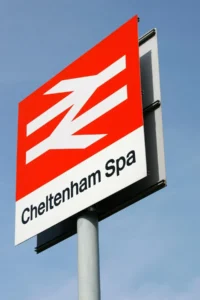 Optakt til managens League Two-match mellem Cheltenham og Notts County