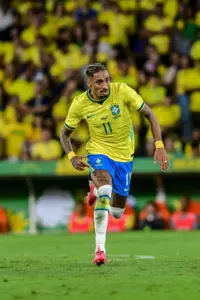 Optakt til VM-kampen mellem Brasilien og Marokko