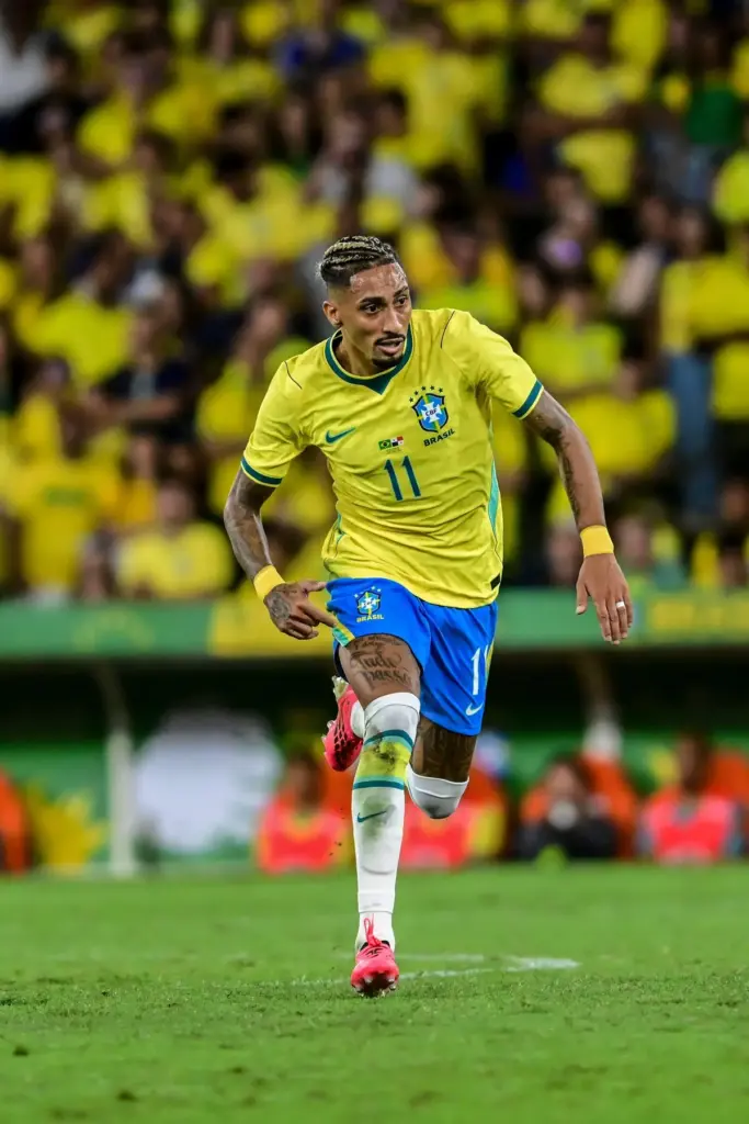Optakt til VM-kampen mellem Brasilien og Marokko